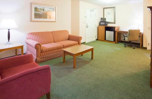 Holiday Inn Elk River - family suite living room.